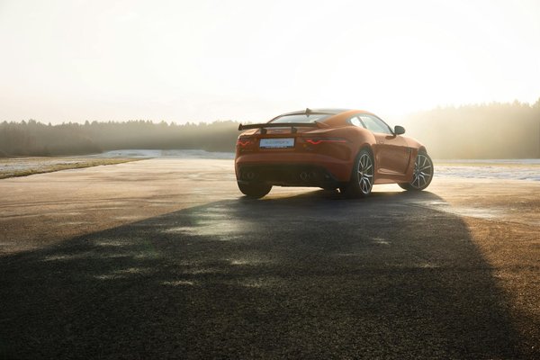 Come si può migliorare la gestione del cambio automatico in un SUV per ridurre i consumi in ambiente urbano?